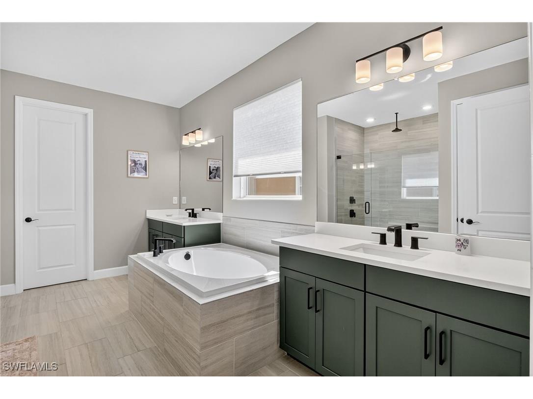 2082 Grove Drive Naples FL 34120 225072395 image21