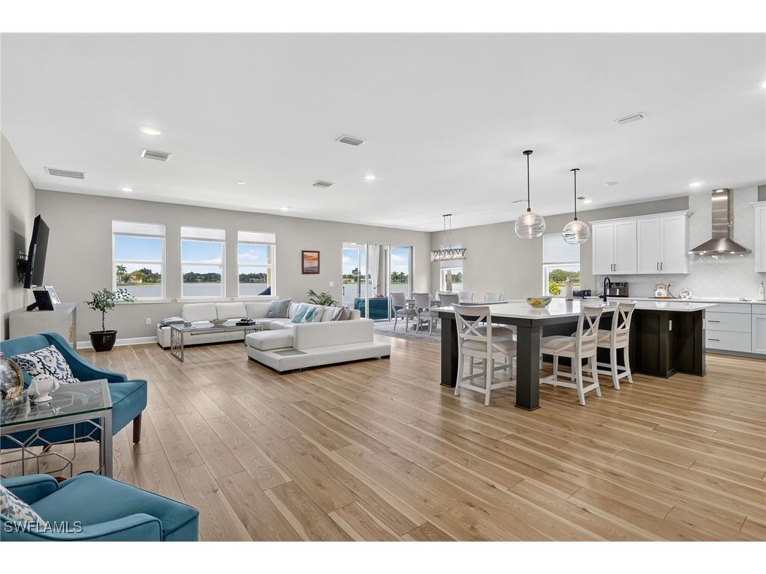 2082 Grove Drive Naples FL 34120 225072395 image4