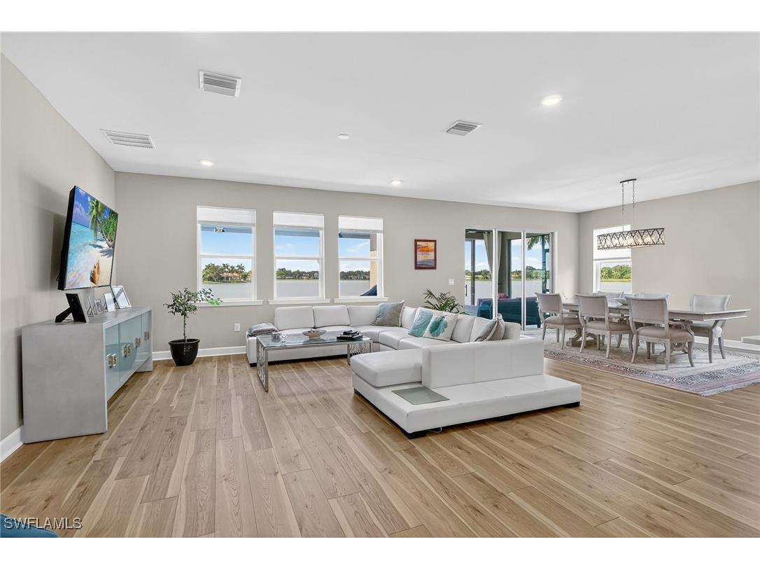 2082 Grove Drive Naples FL 34120 225072395 image5