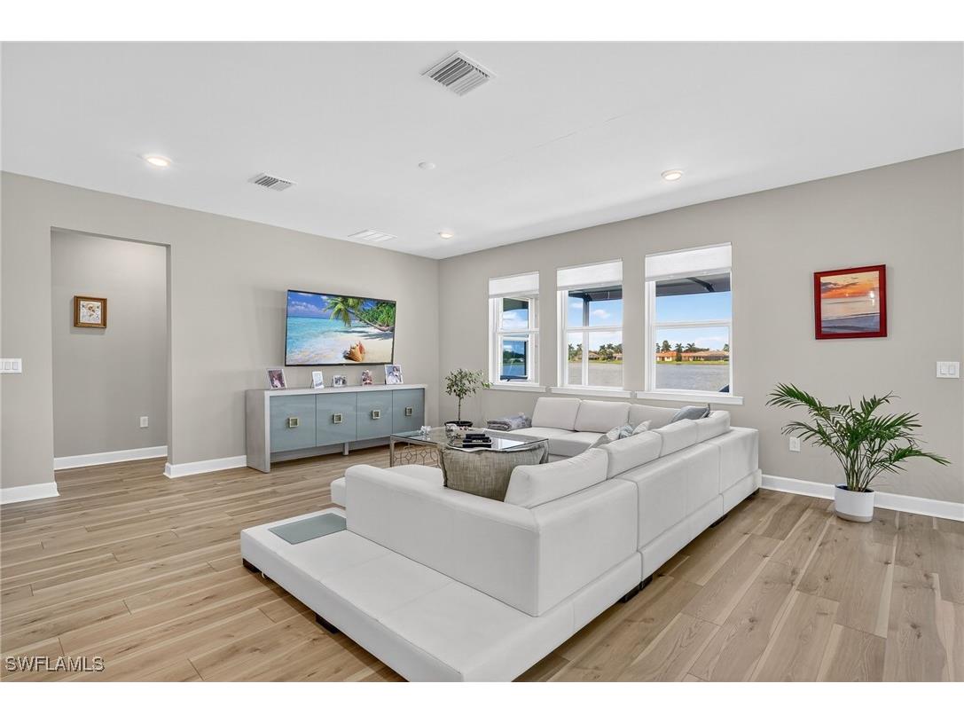 2082 Grove Drive Naples FL 34120 225072395 image6