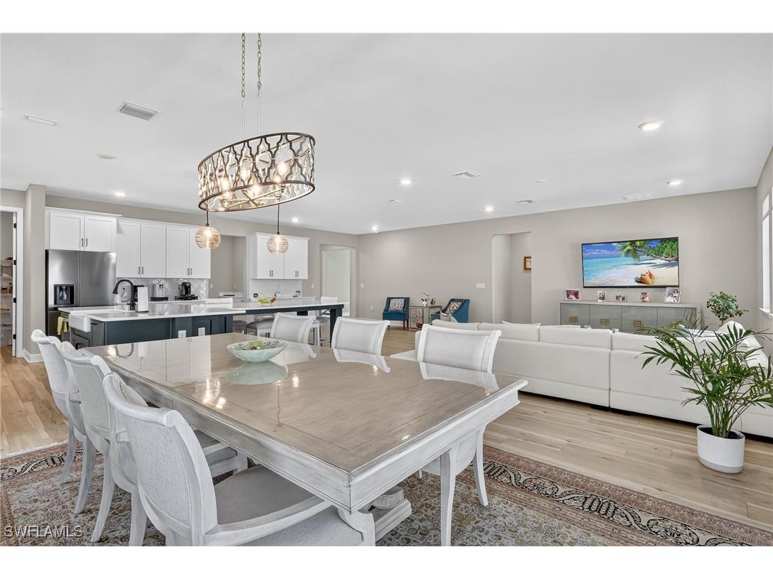 2082 Grove Drive Naples FL 34120 225072395 image8