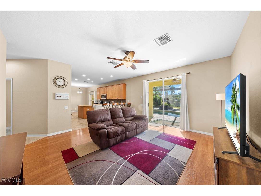 2084 Cape Heather Circle Cape Coral FL 33991 2025026109 image14