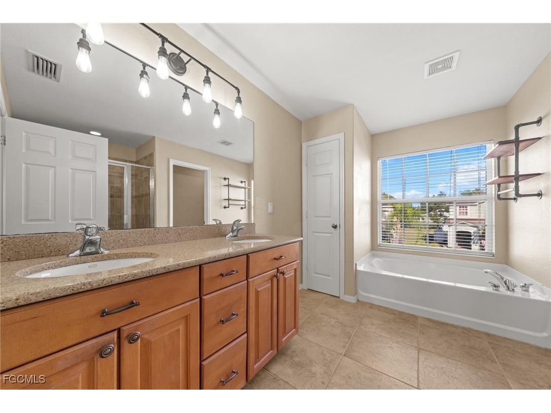 2084 Cape Heather Circle Cape Coral FL 33991 2025026109 image19