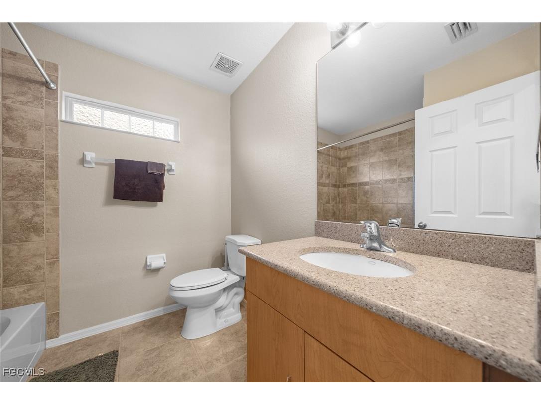 2084 Cape Heather Circle Cape Coral FL 33991 2025026109 image23