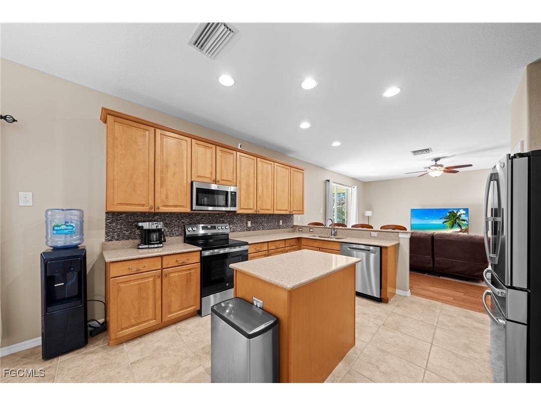 2084 Cape Heather Circle Cape Coral FL 33991 2025026109 image7