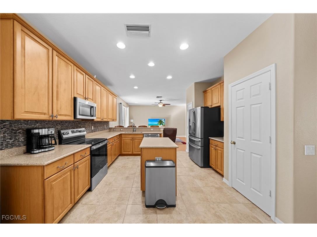 2084 Cape Heather Circle Cape Coral FL 33991 2025026109 image8