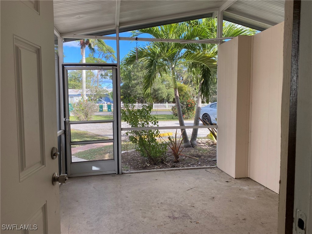 2084 Monroe Avenue Naples FL 34112 226001189 image3