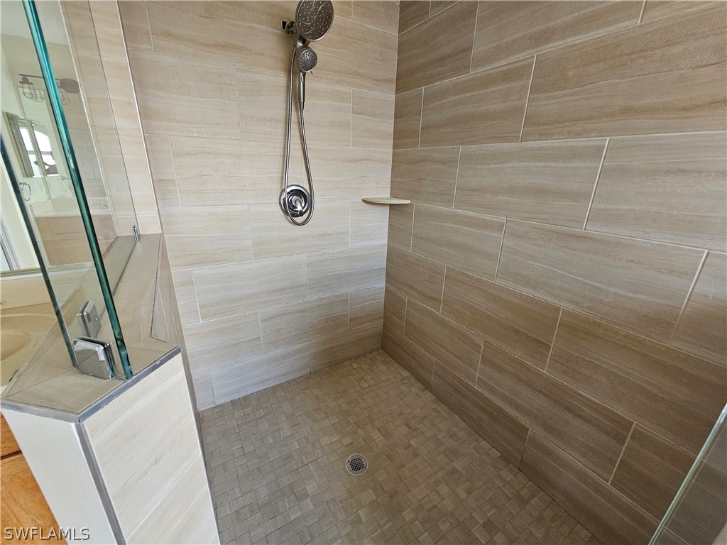 2084 Par Drive Naples FL 34120 226006891 image19