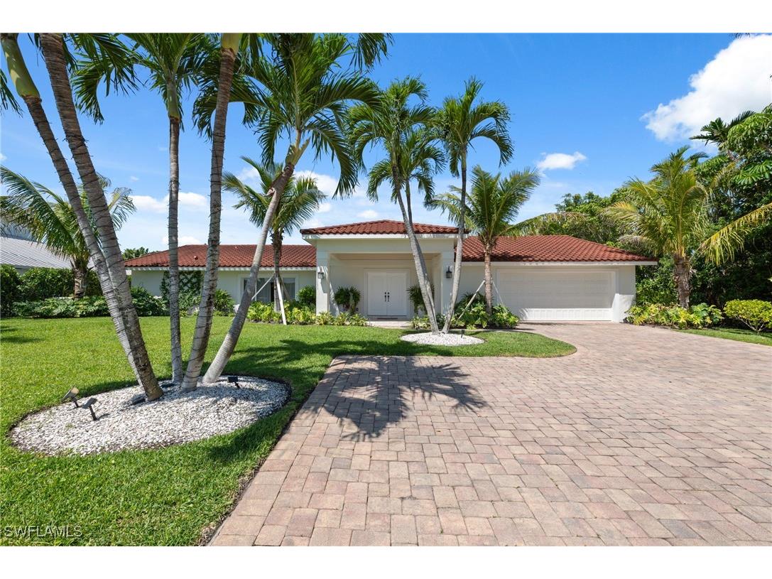 2085 Alamanda Drive Naples FL 34102 225038847 image1