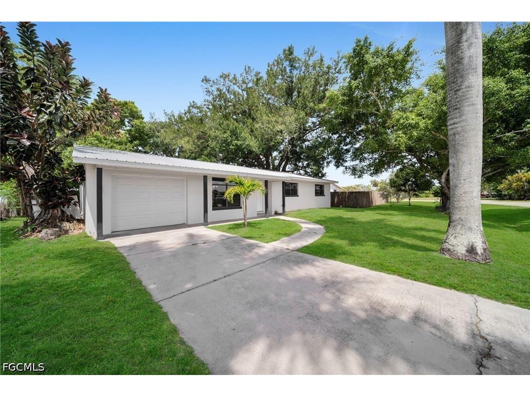 2085 E Tobago Circle Fort Myers FL 33905 2026020221 image2