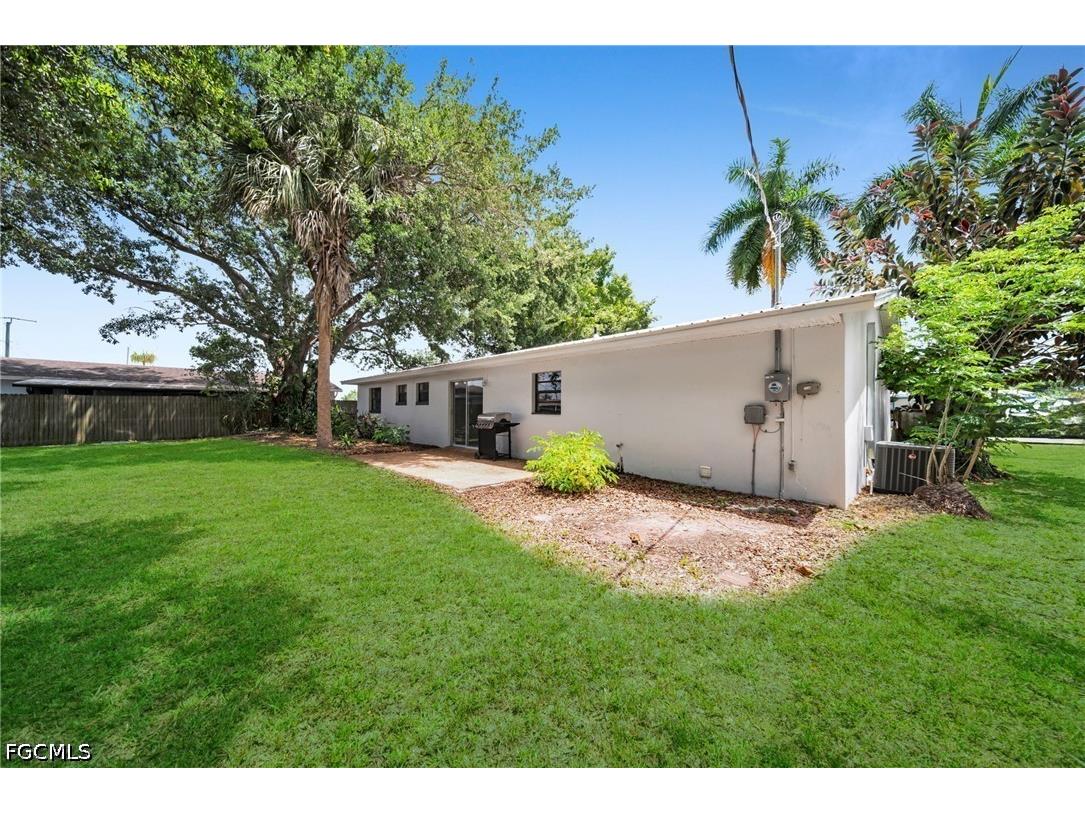 2085 E Tobago Circle Fort Myers FL 33905 2026020221 image25