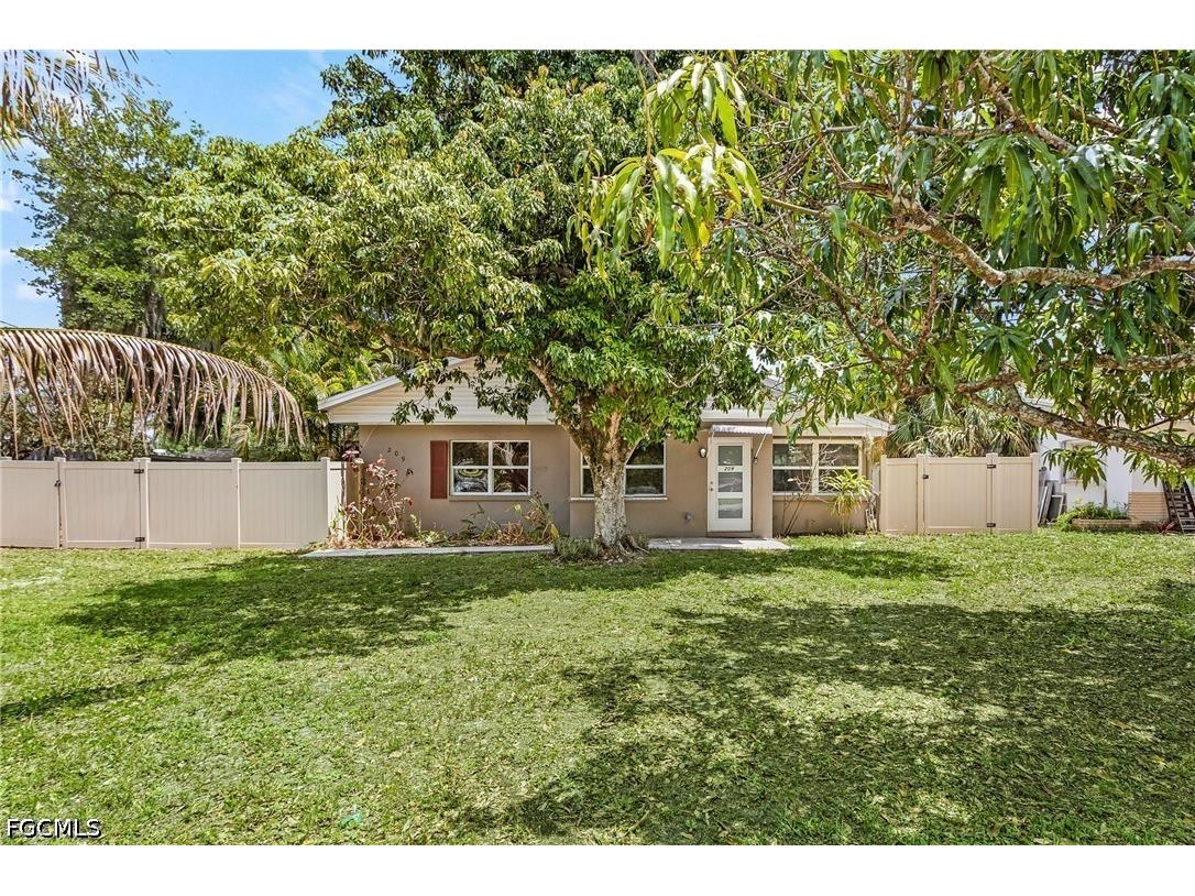 209 Kingston Drive Fort Myers FL 33905 2026027546 image2