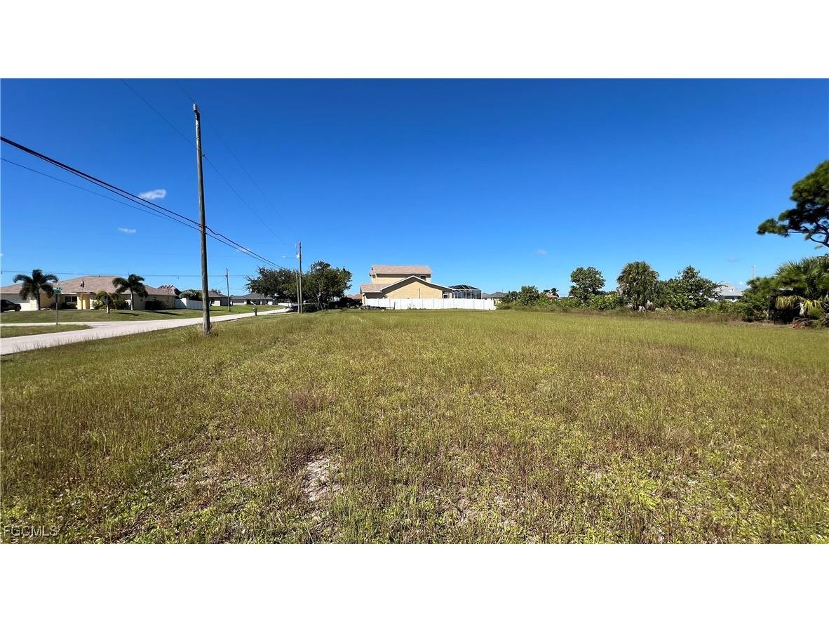 209 NW 19th Terrace Cape Coral FL 33993 2025015146 image9