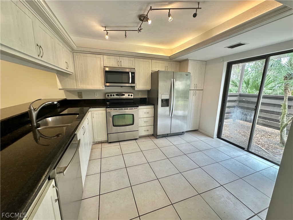 209 Pinebrook Drive Fort Myers FL 33907 2026013224 image4