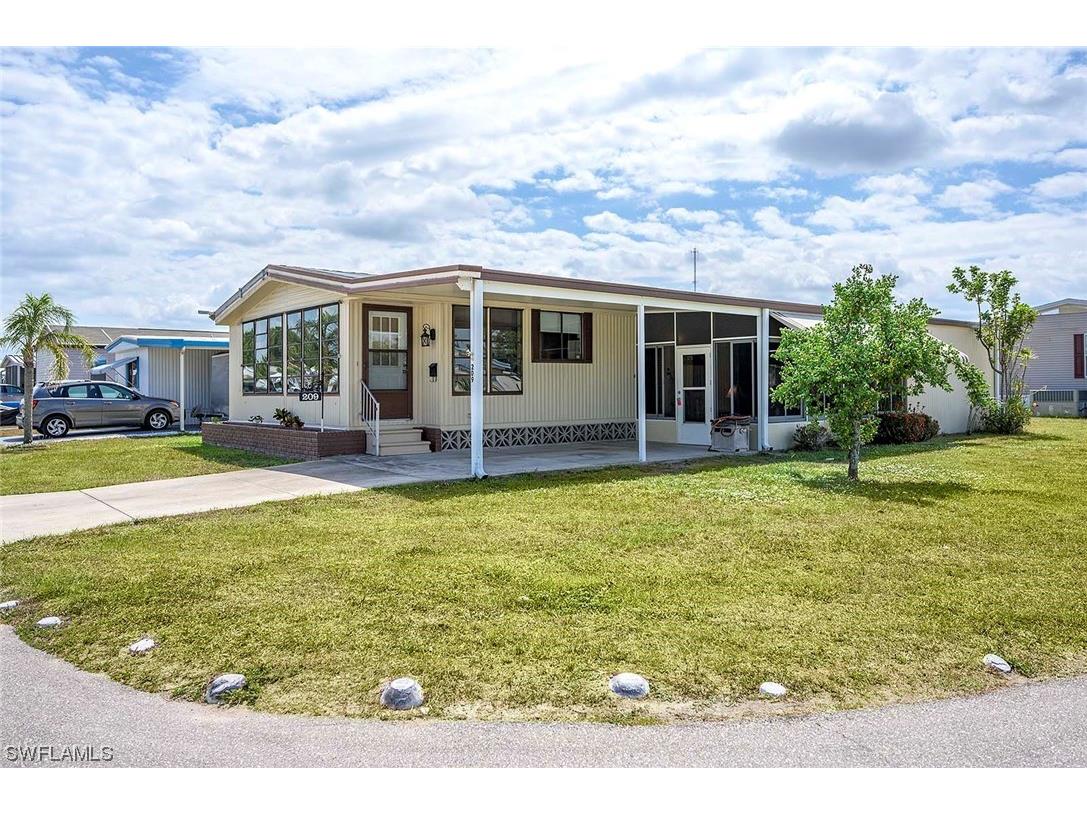 209 Poinsettia Drive Fort Myers FL 33905 223026274 image1