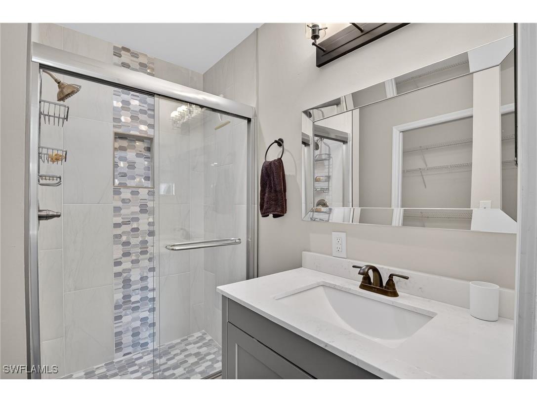 209 Robin Hood Circle #201 Naples FL 34104 225083859 image10