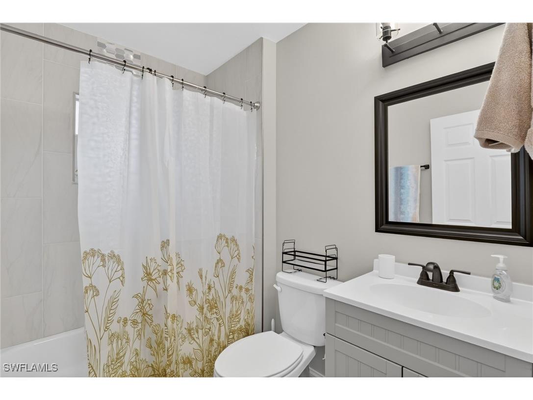 209 Robin Hood Circle #201 Naples FL 34104 225083859 image14