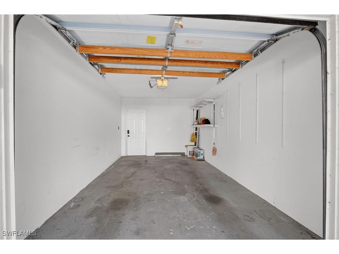 209 Robin Hood Circle #201 Naples FL 34104 225083859 image17