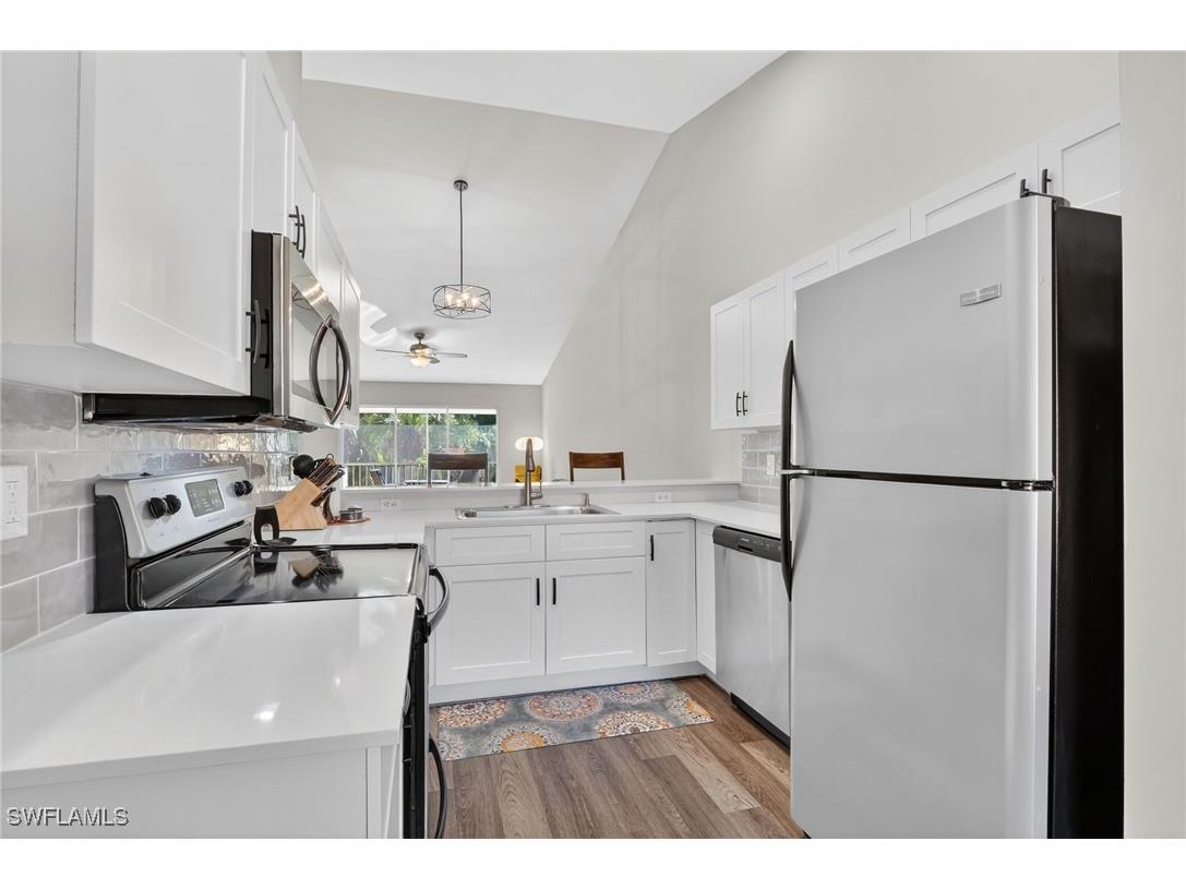 209 Robin Hood Circle #201 Naples FL 34104 225083859 image2