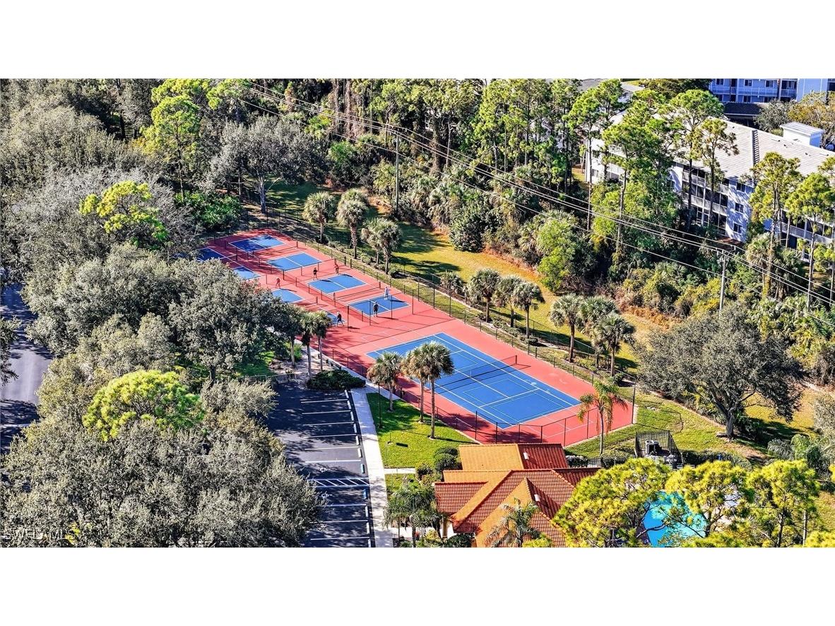 209 Robin Hood Circle #201 Naples FL 34104 225083859 image23