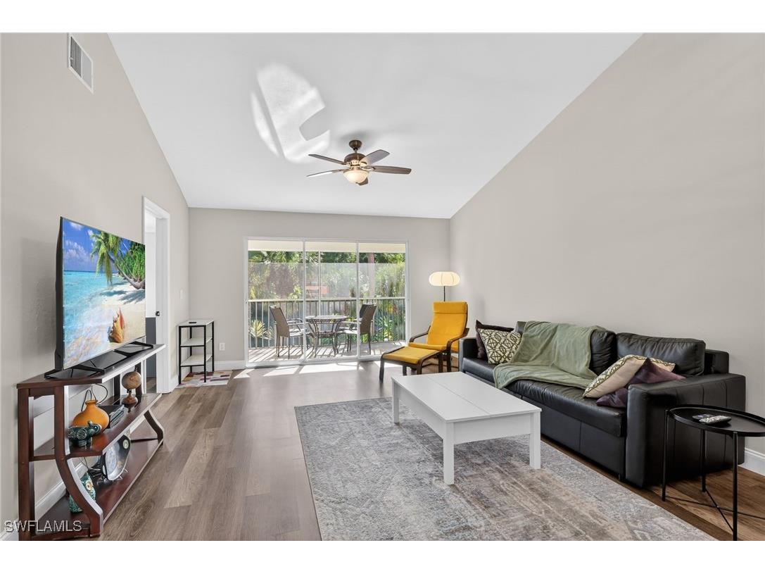 209 Robin Hood Circle #201 Naples FL 34104 225083859 image3