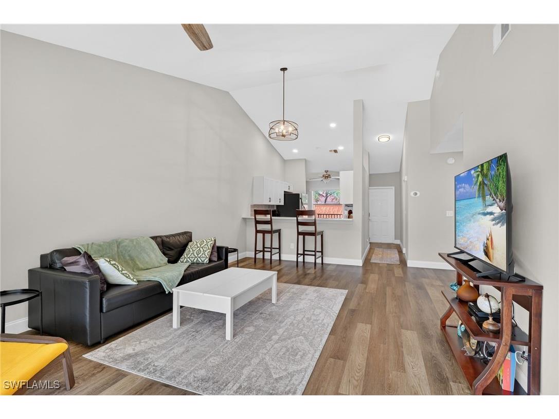 209 Robin Hood Circle #201 Naples FL 34104 225083859 image5