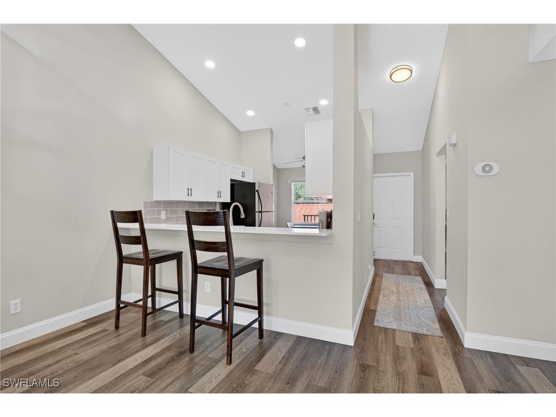 209 Robin Hood Circle #201 Naples FL 34104 225083859 image6