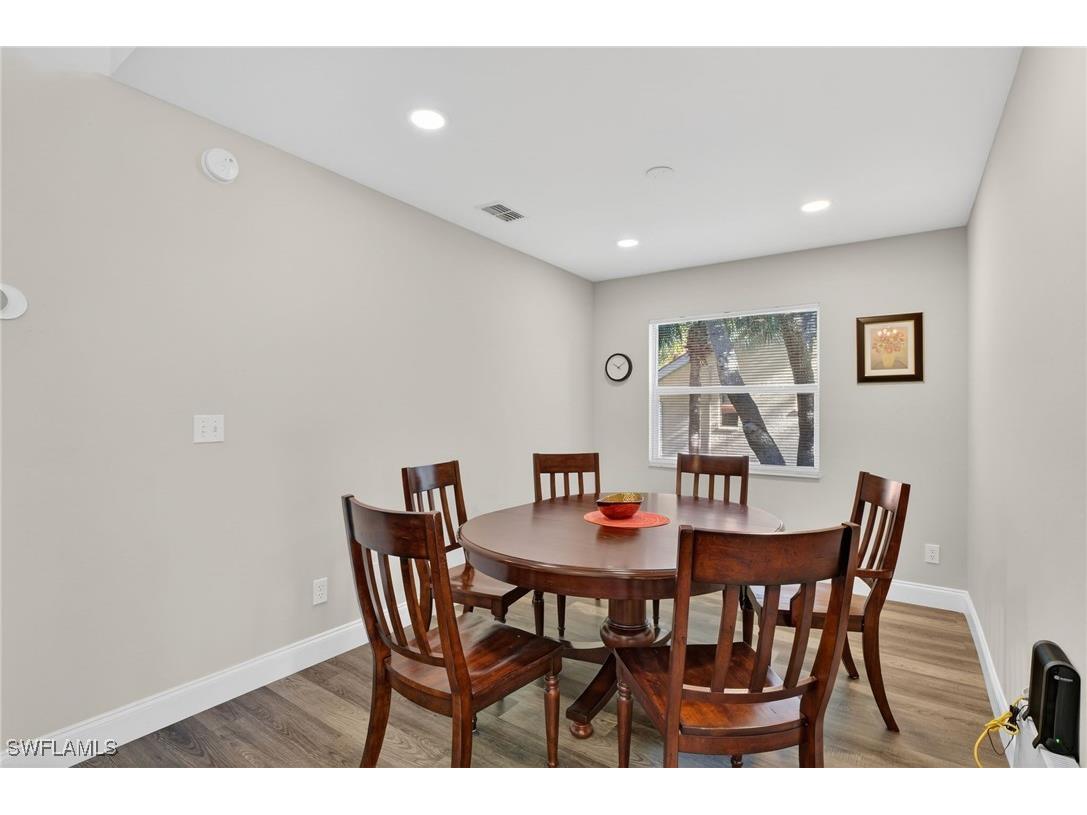 209 Robin Hood Circle #201 Naples FL 34104 225083859 image7