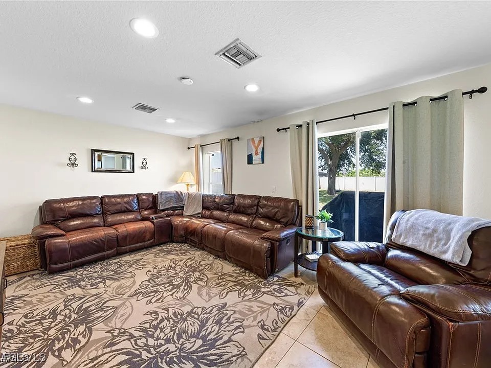 209 SE 3rd Terrace Cape Coral FL 33990 2025003419 image13