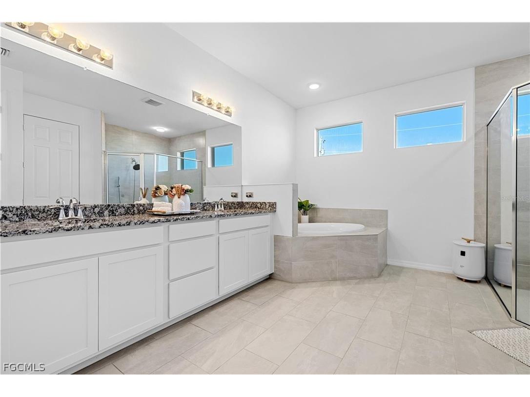 209 SW 10th Place Cape Coral FL 33991 2026009585 image4