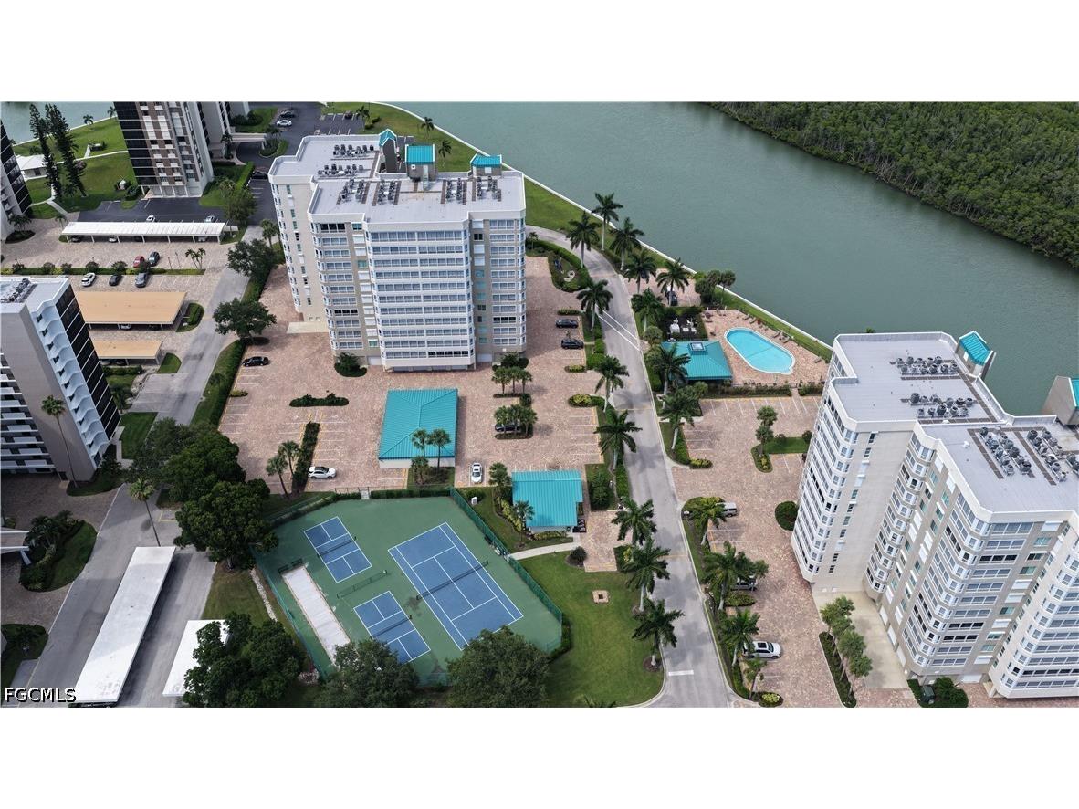 21 Bluebill Avenue #303 Naples FL 34108 2026026668 image1