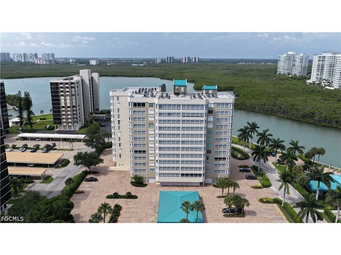 21 Bluebill Avenue #303 Naples FL 34108 2026026668 image3