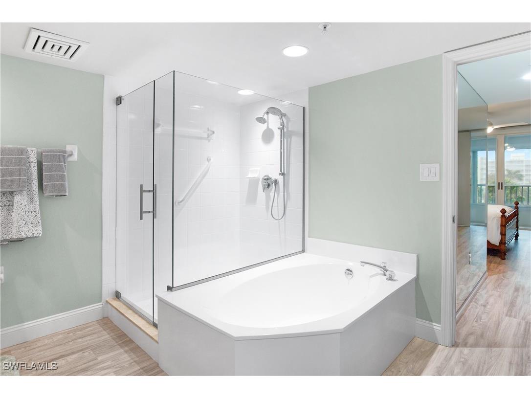 21 Bluebill Avenue #B-303 Naples FL 34108 225084246 image24