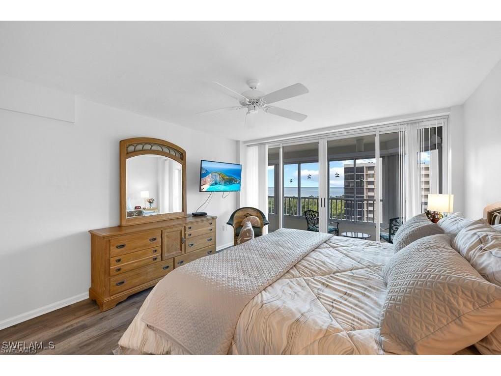 21 Bluebill Avenue #B905 Naples FL 34108 225072091 image25