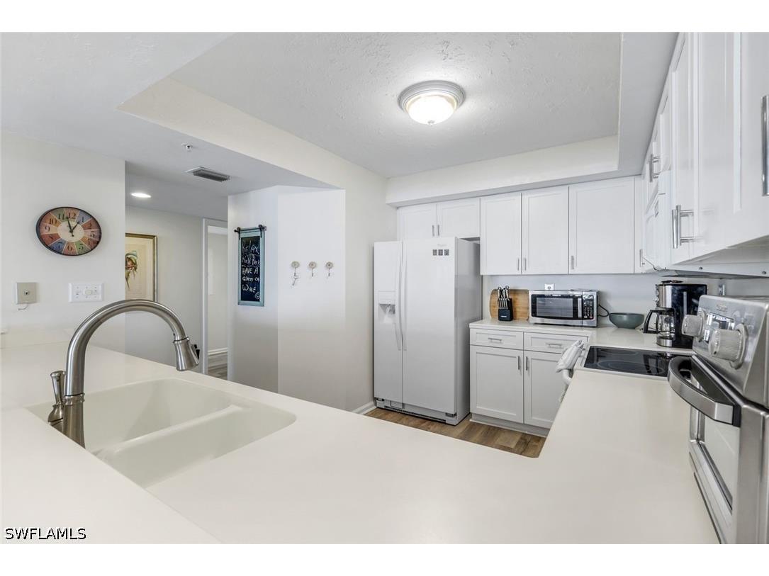 21 Bluebill Avenue #B905 Naples FL 34108 226015148 image11