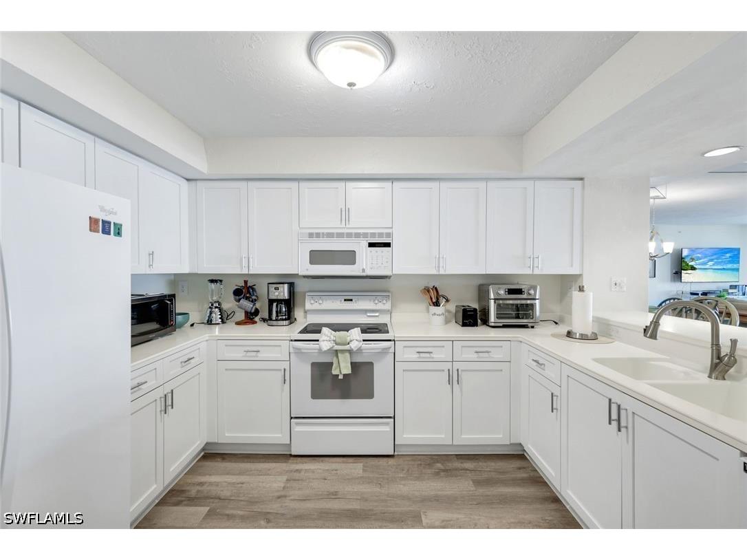 21 Bluebill Avenue #B905 Naples FL 34108 226015148 image9