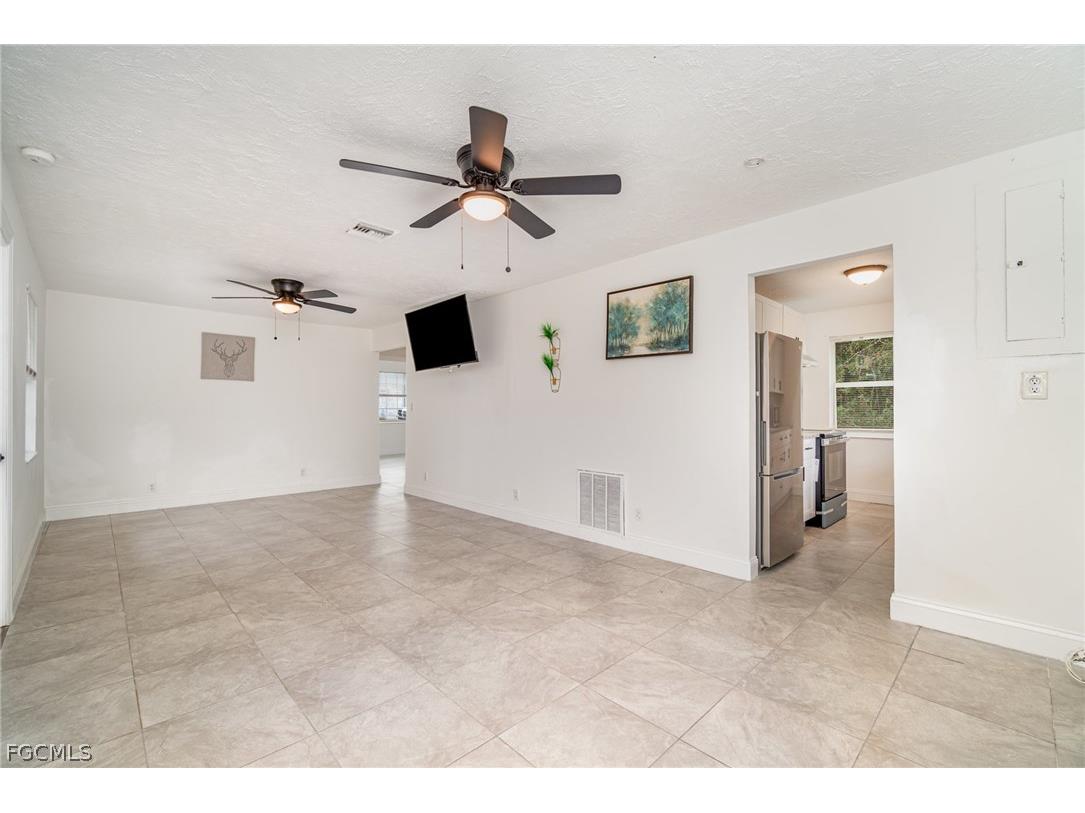 21 Cabana Avenue North Fort Myers FL 33903 2026006825 image9