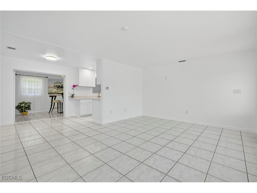 21 E Mariana Avenue North Fort Myers FL 33917 2025011423 image10