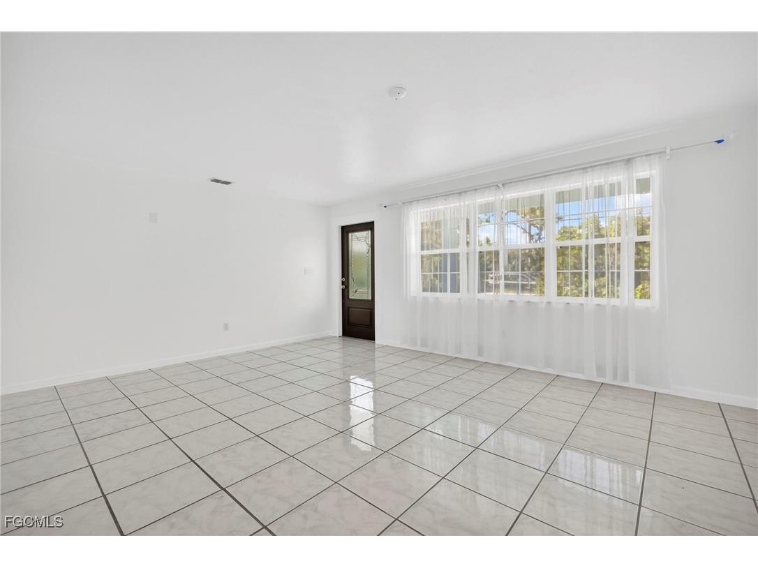 21 E Mariana Avenue North Fort Myers FL 33917 2025011423 image11