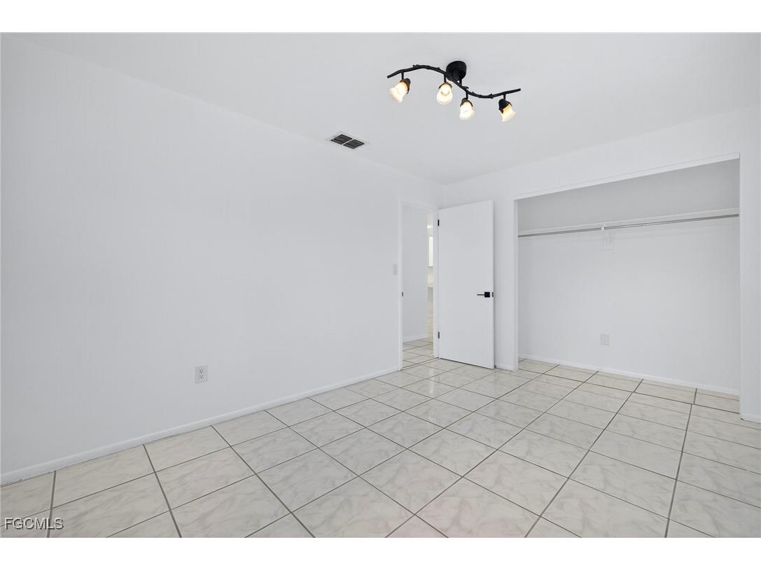 21 E Mariana Avenue North Fort Myers FL 33917 2025011423 image22