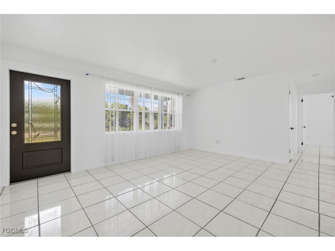 21 E Mariana Avenue North Fort Myers FL 33917 2025011423 image8