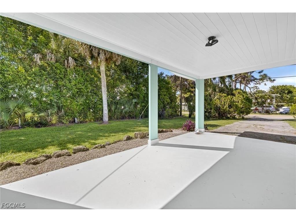 21 E Mariana Avenue North Fort Myers FL 33917 2026013458 image3