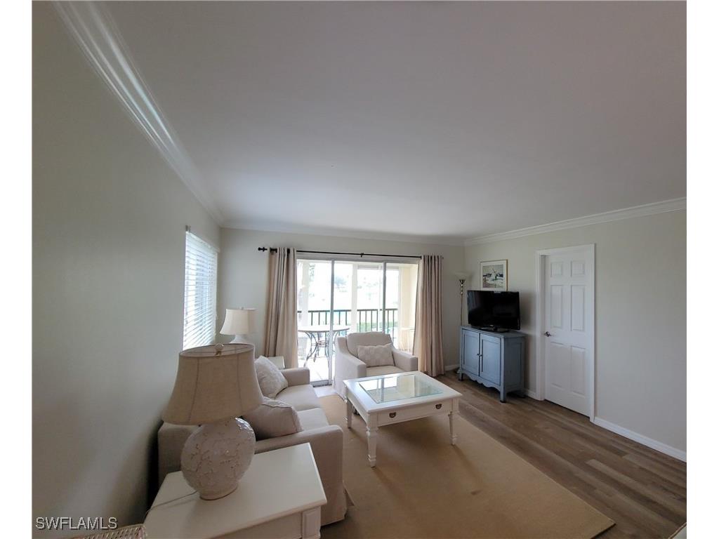 21 High Point Circle E #201 Naples FL 34103 225081163 image1