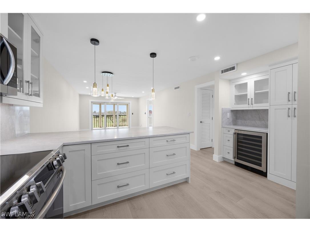 21 High Point Circle E #409 Naples FL 34103 226007315 image1
