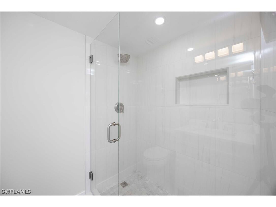 21 High Point Circle E #409 Naples FL 34103 226007315 image11