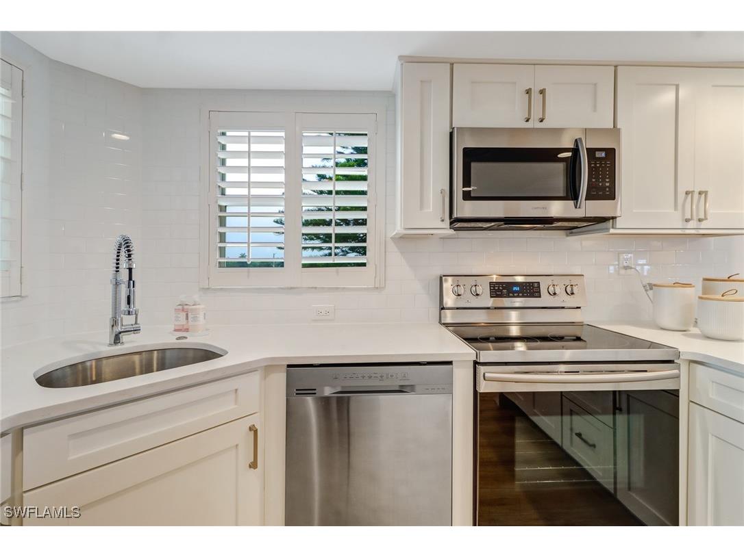 21 High Point Circle E #601 Naples FL 34103 225083323 image13