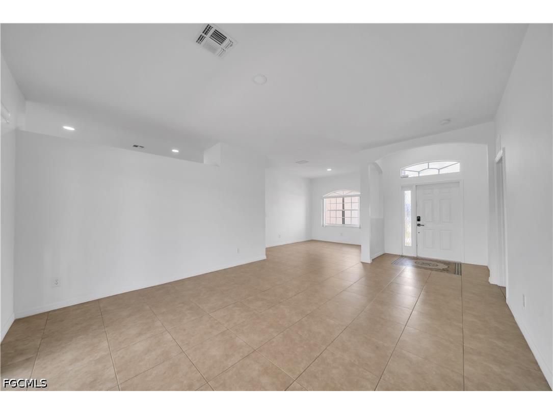 21 Kismet Parkway E Cape Coral FL 33909 2026026941 image4