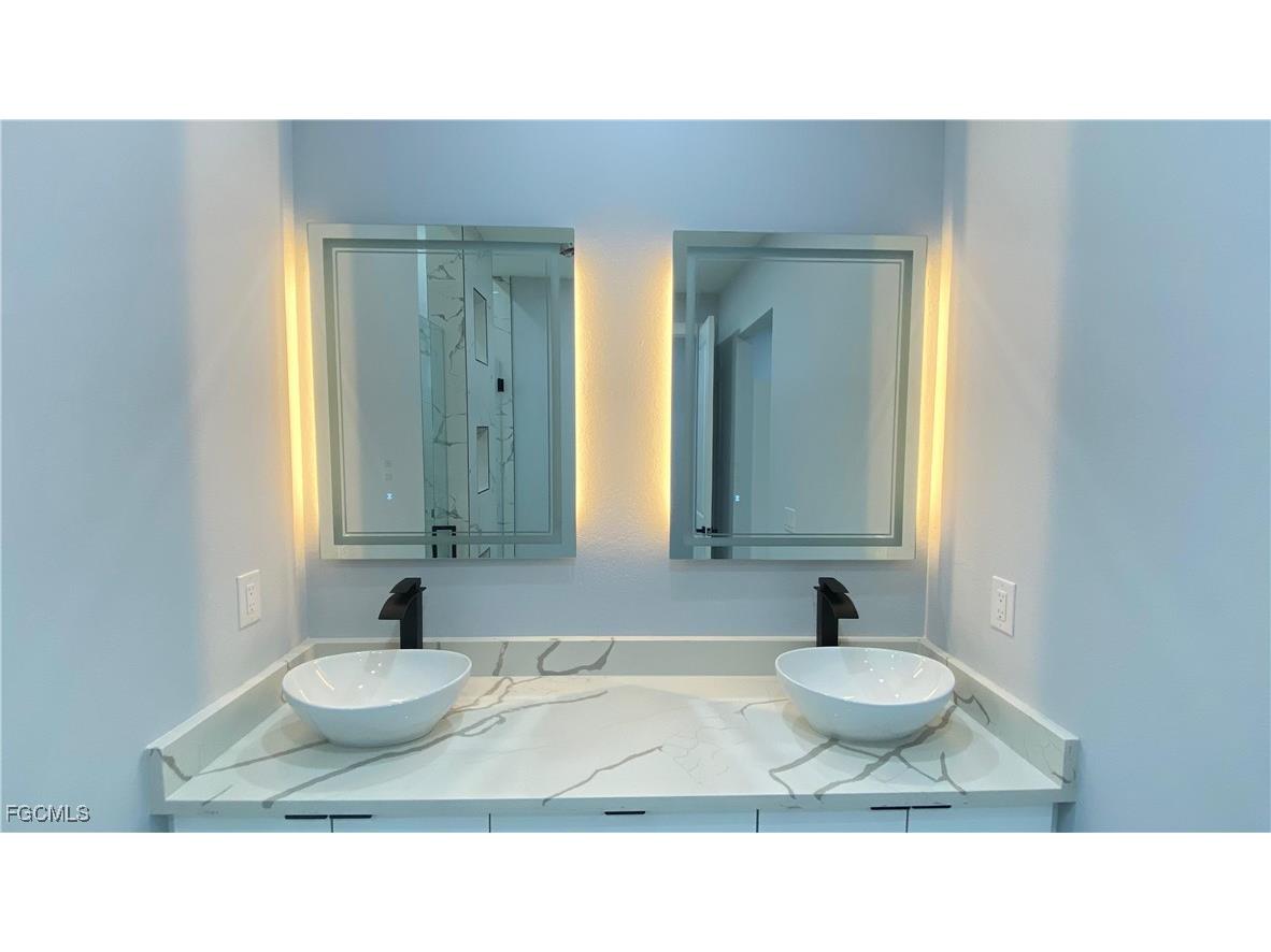 21 NW 7th Street Cape Coral FL 33993 2025009721 image16