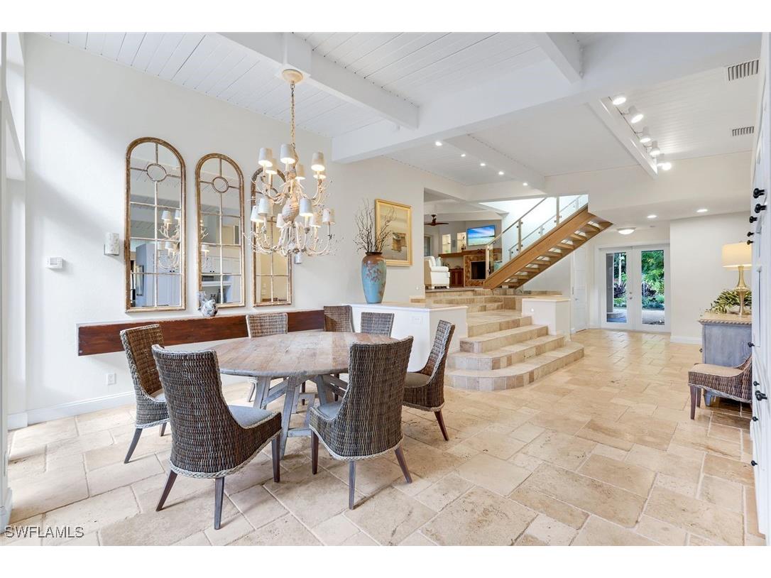 210 Central Avenue Naples FL 34102 226001201 image1