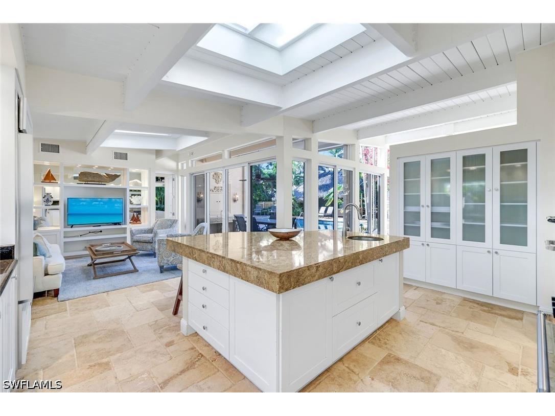 210 Central Avenue Naples FL 34102 226022755 image9
